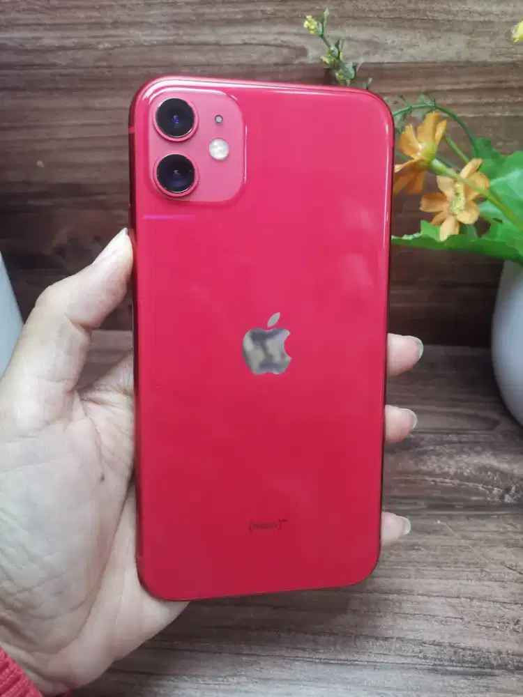 Iphone 11 64 gb red mulus inter rall oprator+ chargerirah aja