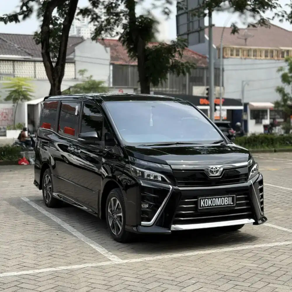 TOYOTA VOXY 2.0 AT 2019
