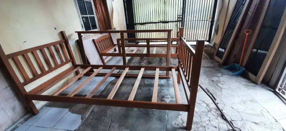 DIPAN TEMPAT TIDUR 3 TINGKAT KAYU JATI