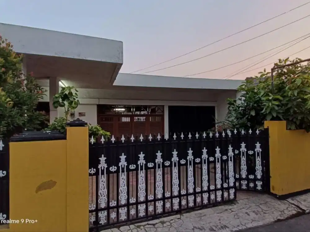 jual cepat BU rumah siap huni condet rumah luas strategis 2 lantai bisa nego