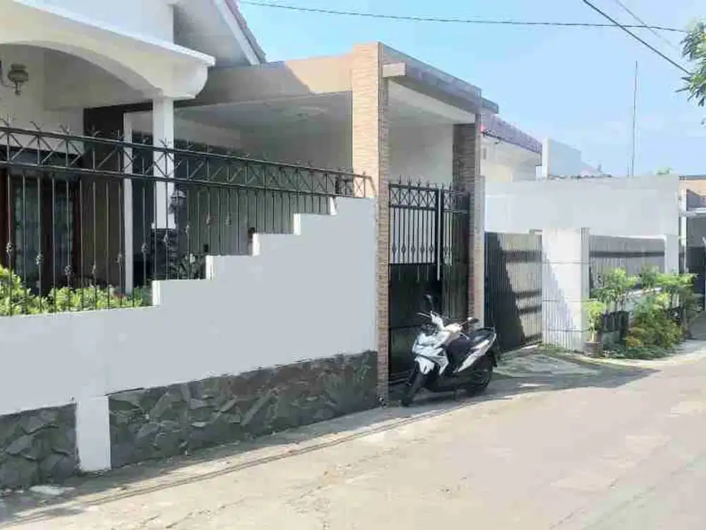 DIJUAL Rumah STRATEGIS Garasi Luas 3 mobil dekat UII Jalan Kaliurang Sleman