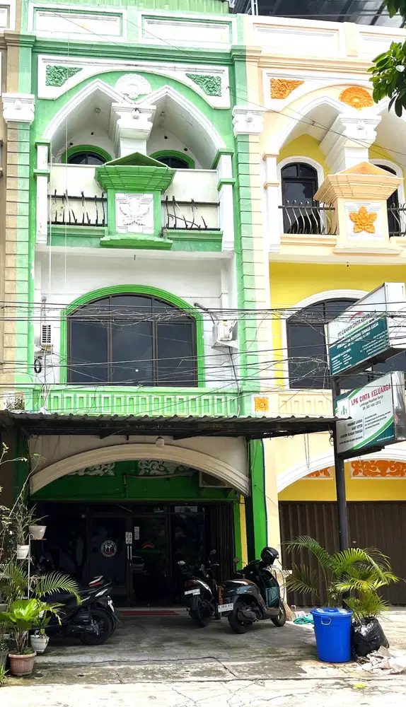 JUAL RUKO 4 LANTAI SHM LOKASI STRATEGIS TENGAH KOTA BELAKANG SUPERINDO