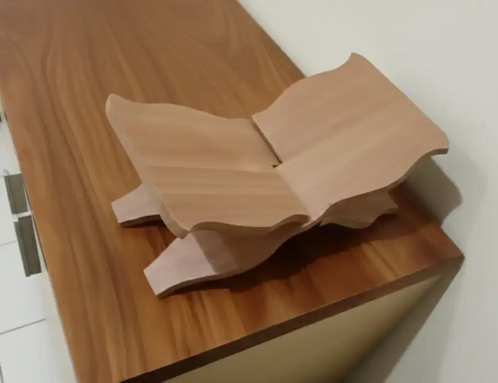 Stand Al-Qur'an (kayu)