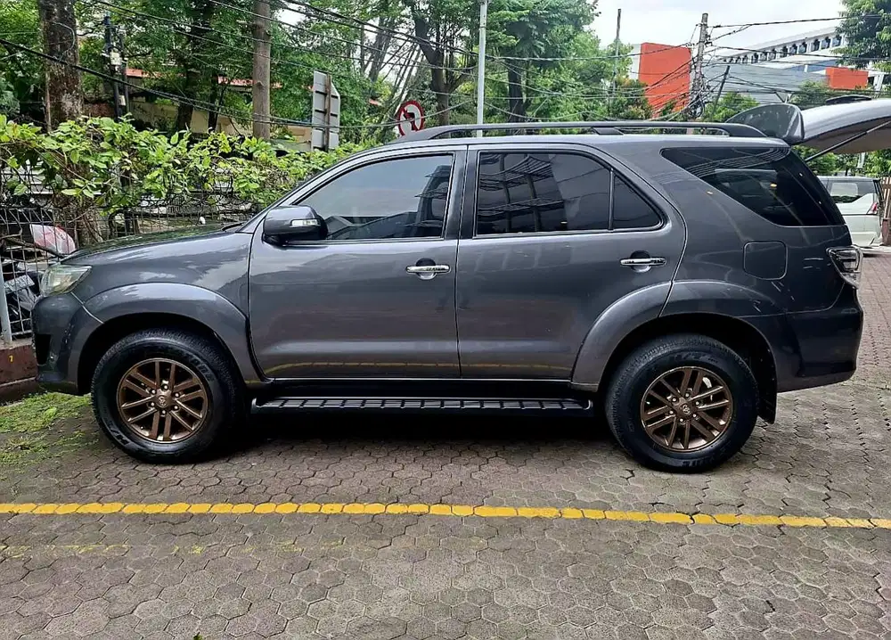 Toyota Fortuner 2011 Bensin