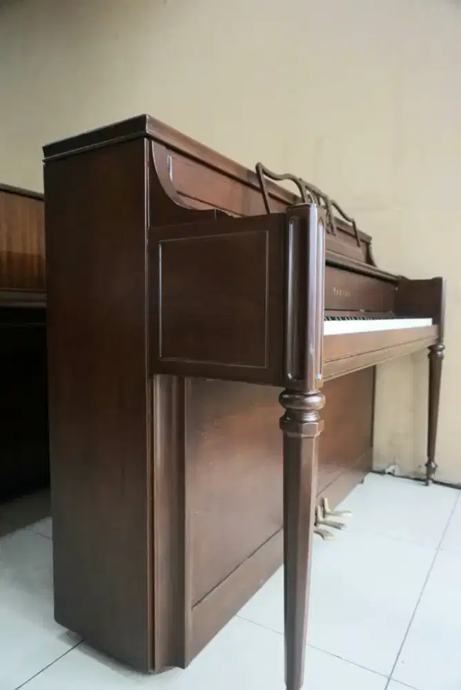 Piano Yamaha Spinnet - Mahogany