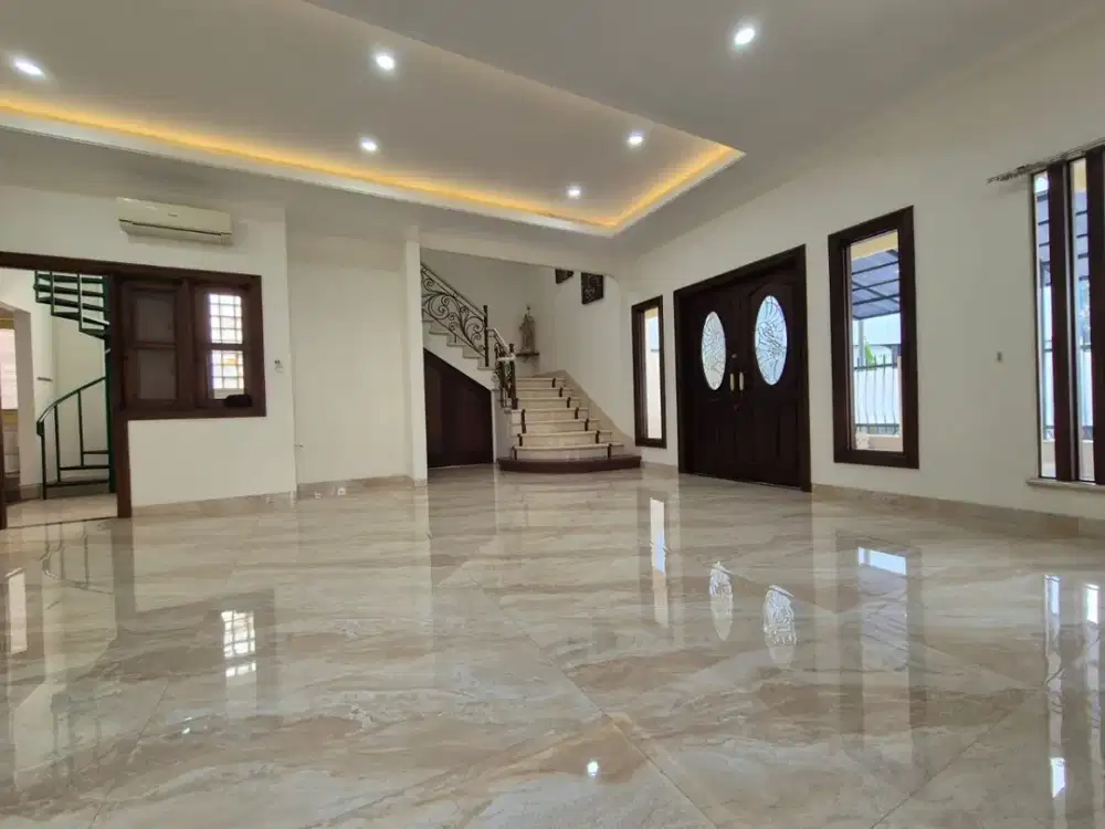 Rumah Mewah Hook 274 m² di Puri Indah – 4+1 Kamar, Desain Elegan & Lokasi Bergengsi
