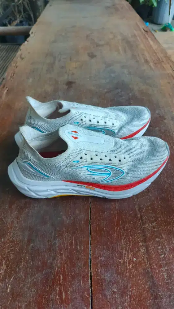 Sepatu olahraga 910 nineten