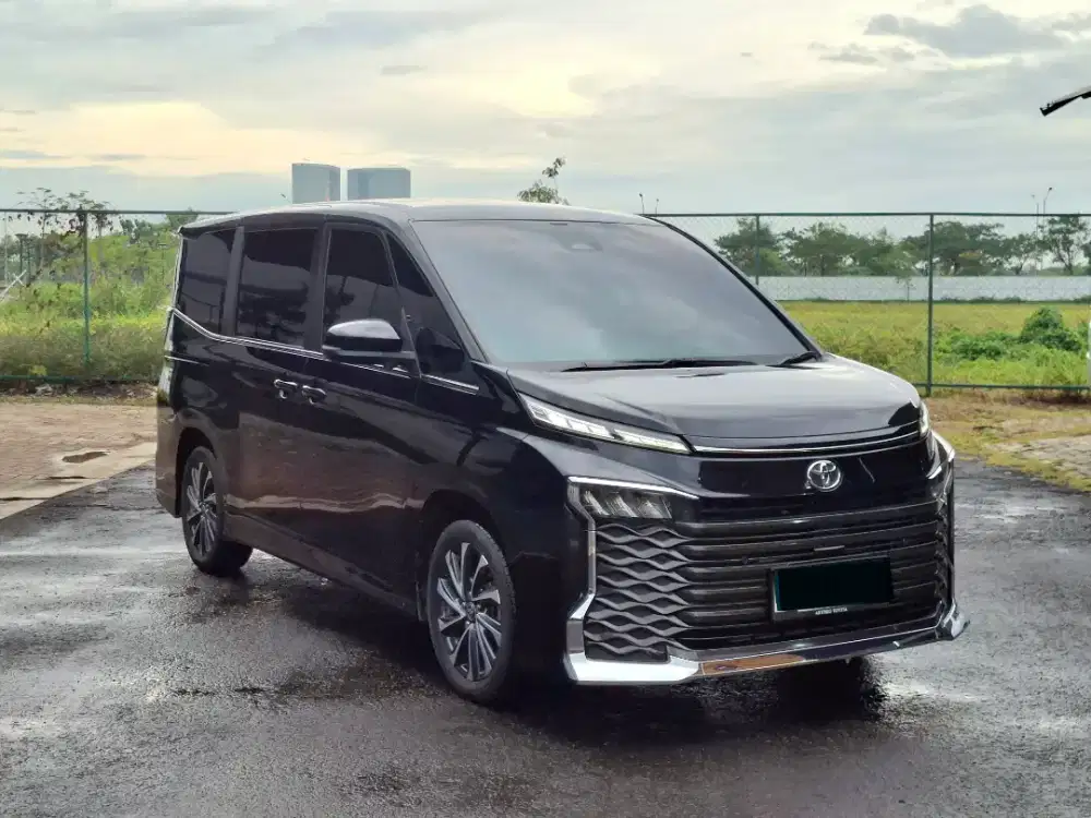 Toyota Voxy 2.0 2023