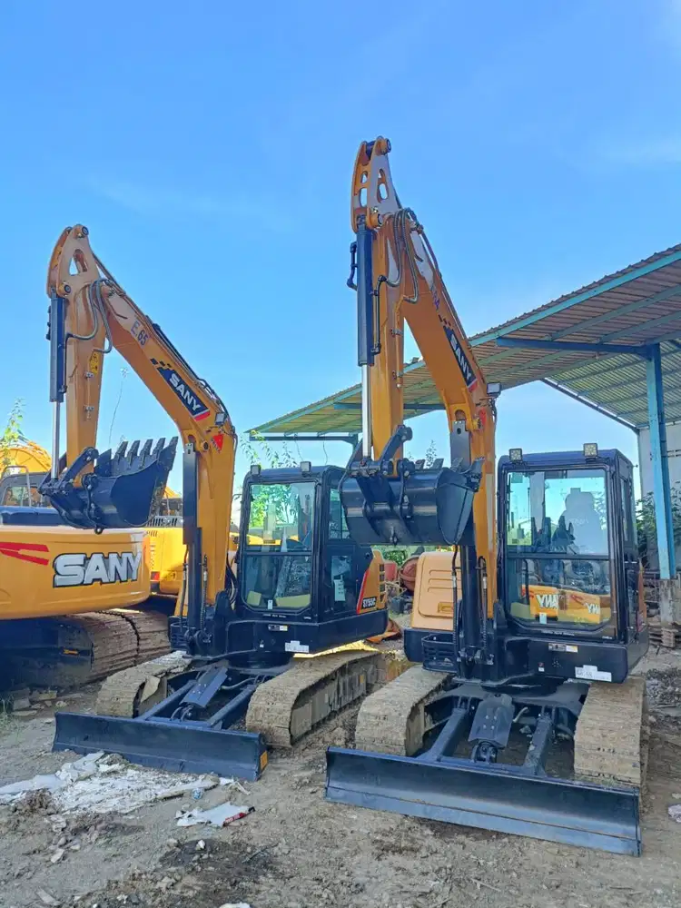 Kami menyediakan berbagai jenis alat berat untuk kebutuhan proyek Anda