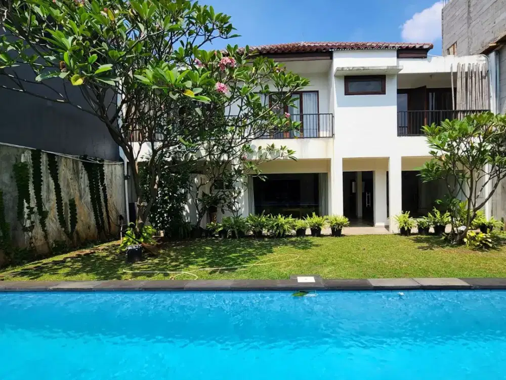 Dijual Rumah Mewah Tropis di Cilandak – Dekat Cipete & MRT, Lingkungan Tenang, Kolam Renang Besar