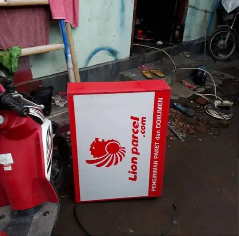 Reparasi neon box service papan nama toko bongkar pasang reklame