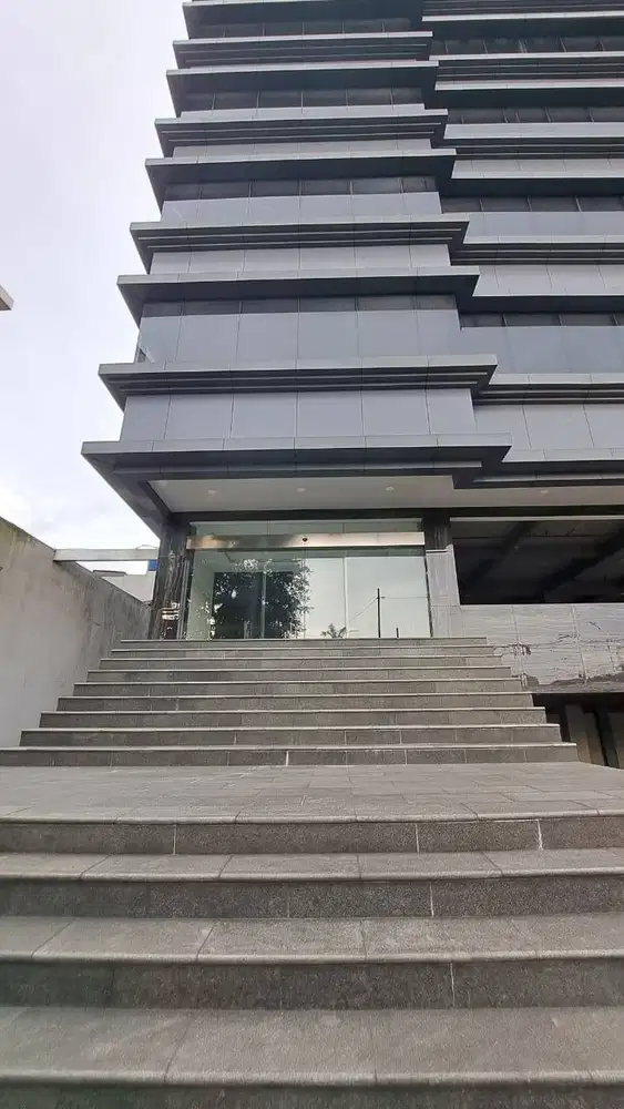 Dijual Gedung Kantor Baru 8 Lantai Strategis di Jalan Ciputat Raya