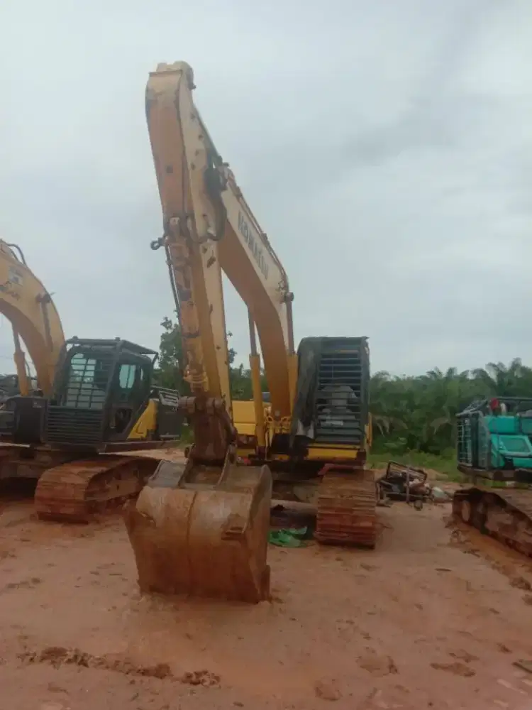 EXCAVATOR KOMATSU 2017