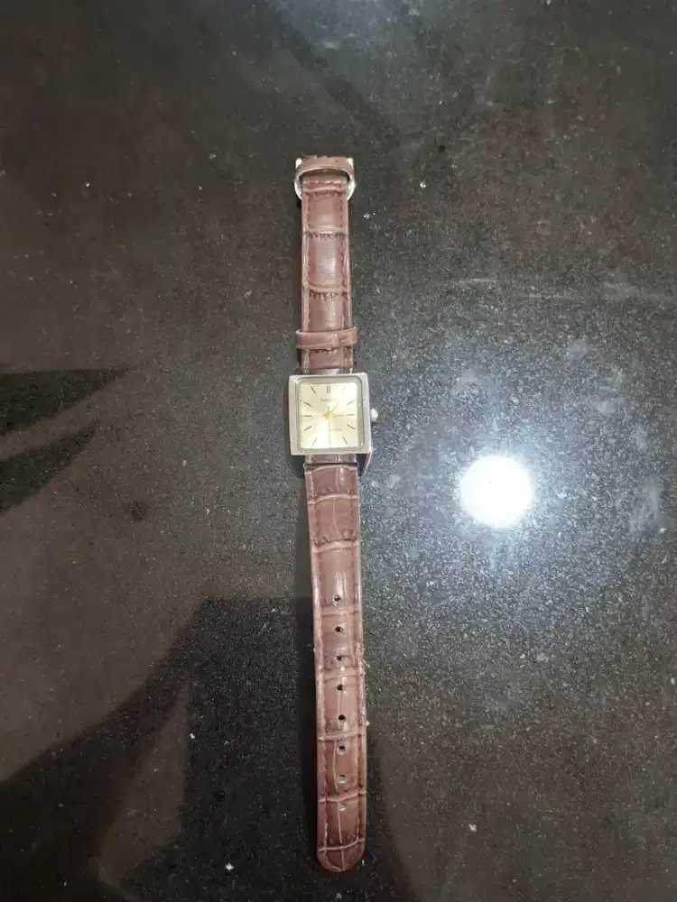 jam tangan elegan
