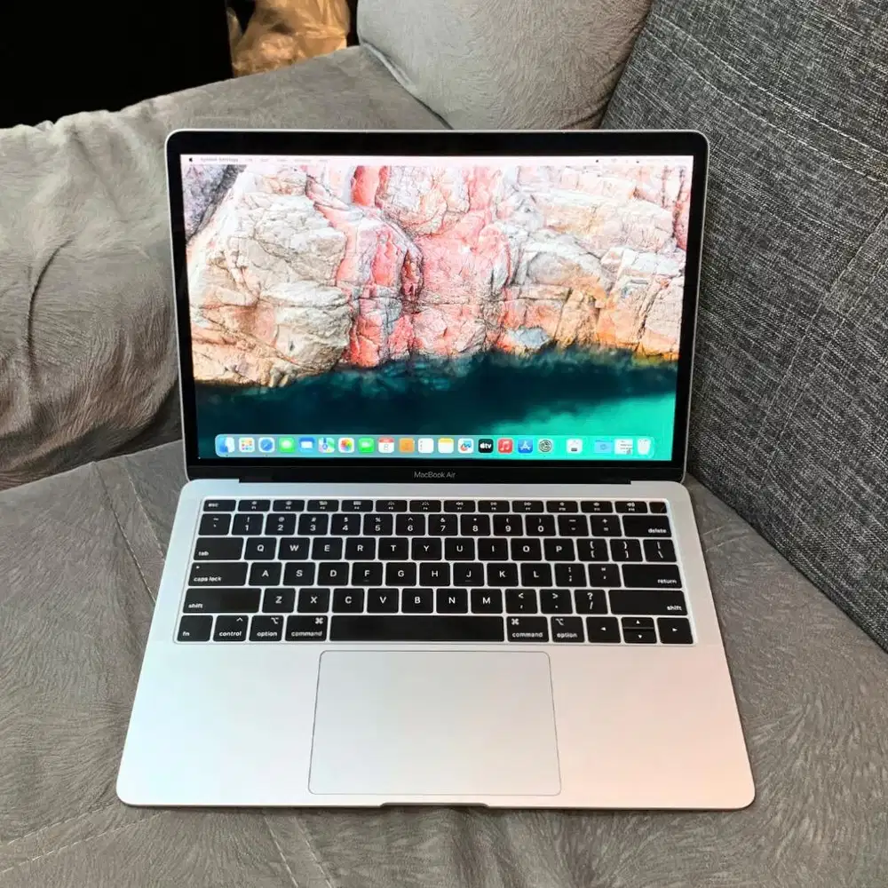 Macbook Air 2019 13 i5 16/256 GB