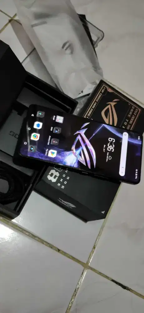 Asus rog phone 8 lengkap mulus terawat