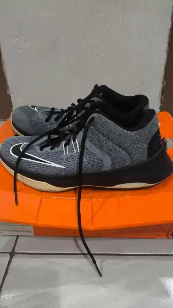 SEPATU BASKET NIKE AIR VERSITILE II ORIGINAL