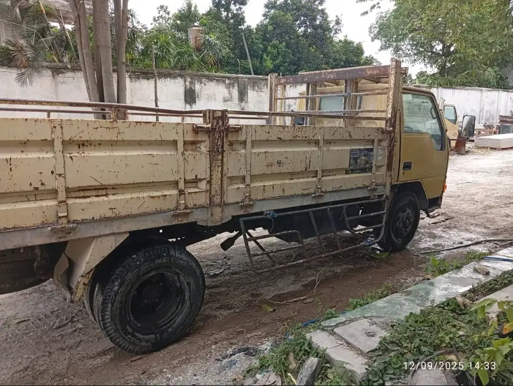 TRUCK 2005 DIJUAL TANPA PERANTARA