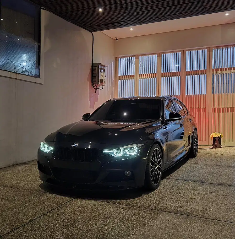 BMW 320i 2015 Black Edition