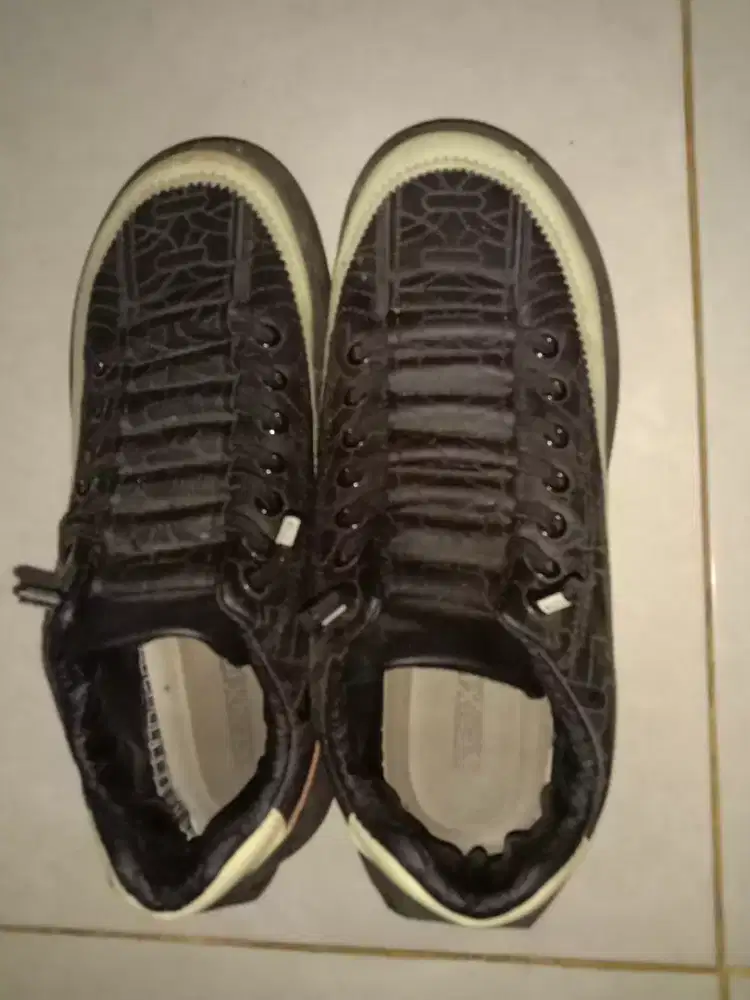 Sepatu laki laki merk lokal