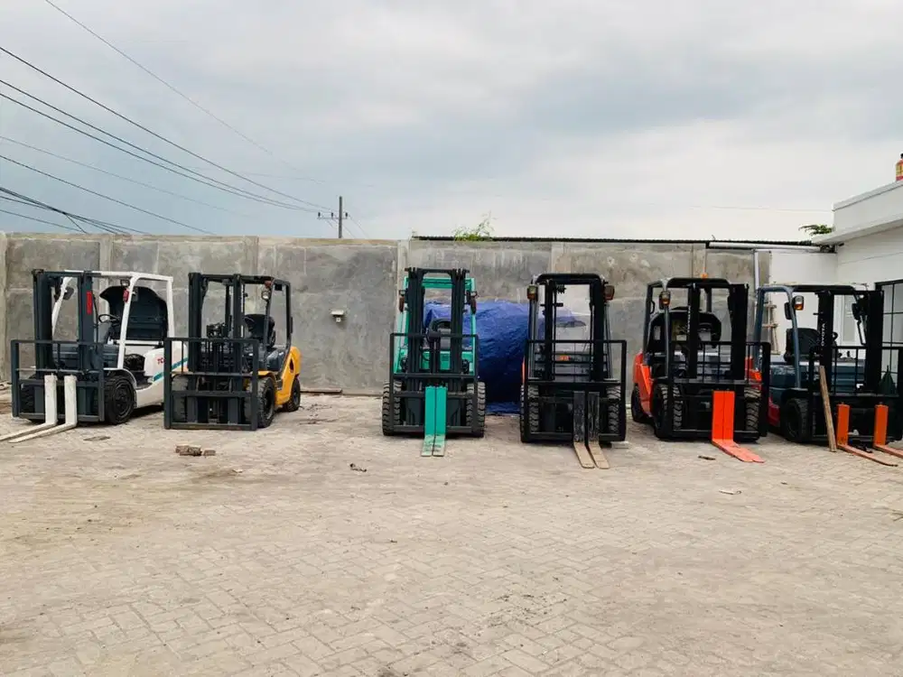 READY FORKLIFT BEKAS BERKUALITAS TERSEDIA BERBAGAI MERK DAN KAPASITAS