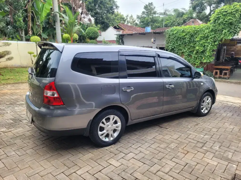 Grand livina 2012 AT