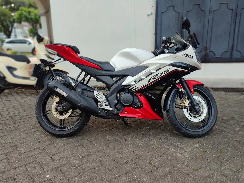 Yamaha R15 V2 (2016)