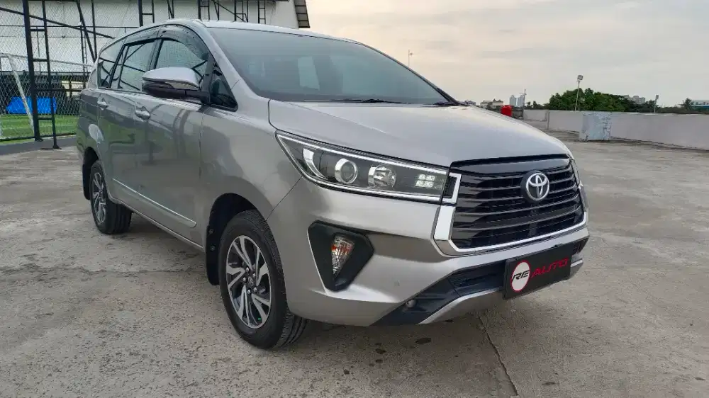 TOYOTA INNOVA V AT DIESEL SILVER