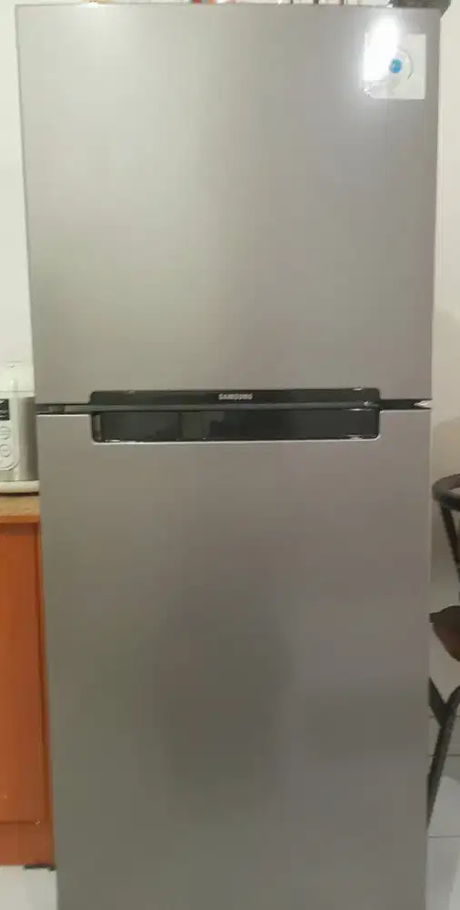 JUAL CEPAT KULKAS SAMSUNG 2 PINTU DARK SILVER