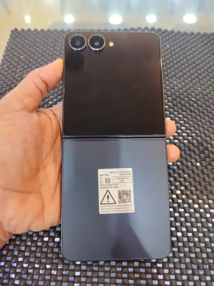 Samsung z flip 7 12/256 like new