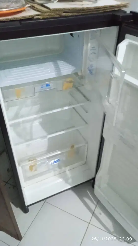 Kulkas 1 Pintu Merek 'AQUA'