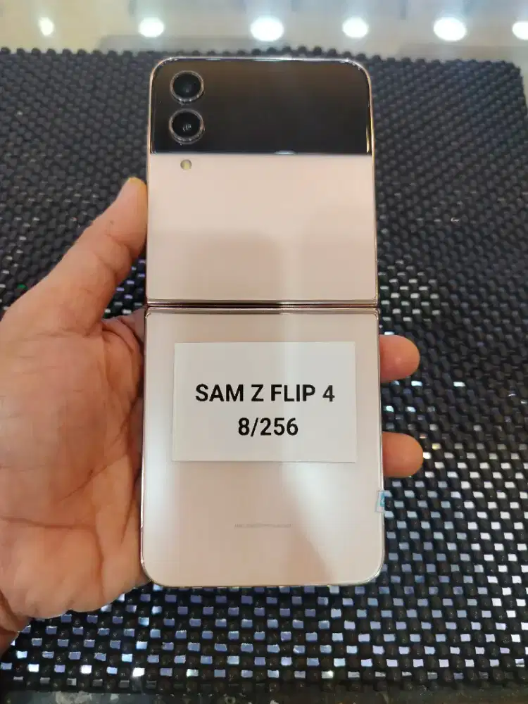 Samsung z flip 4 8/256 mulus lengkap