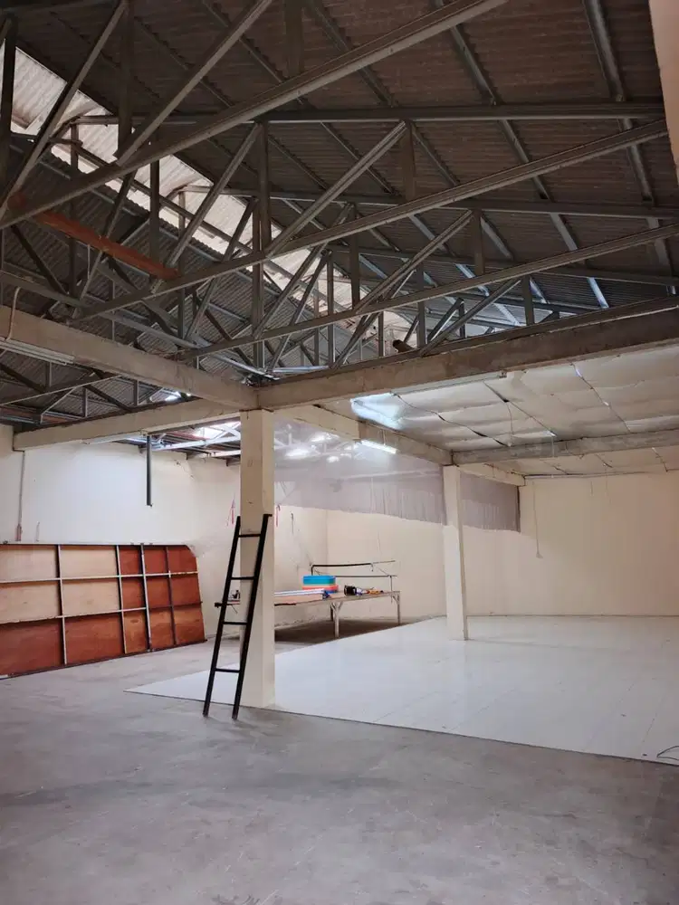 DI SEWAKAN GUDANG BESAR / UNTUK GUDANG USAHA / DAPUR MBG