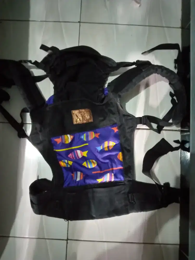 Gendongan bayi merek cuddle me