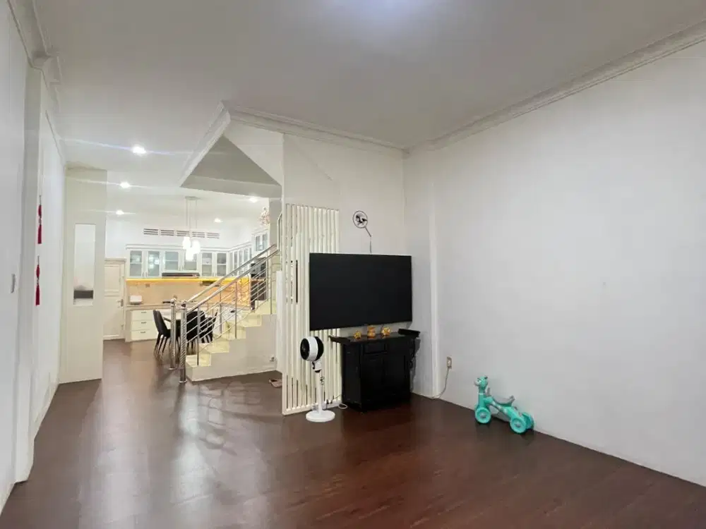 Jual Rumah Terawat Siap Huni Komplek Daerah Krakatau