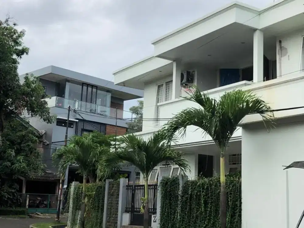 Rumah 2 Lantai Di Jalan Pisok Dekat Masjid