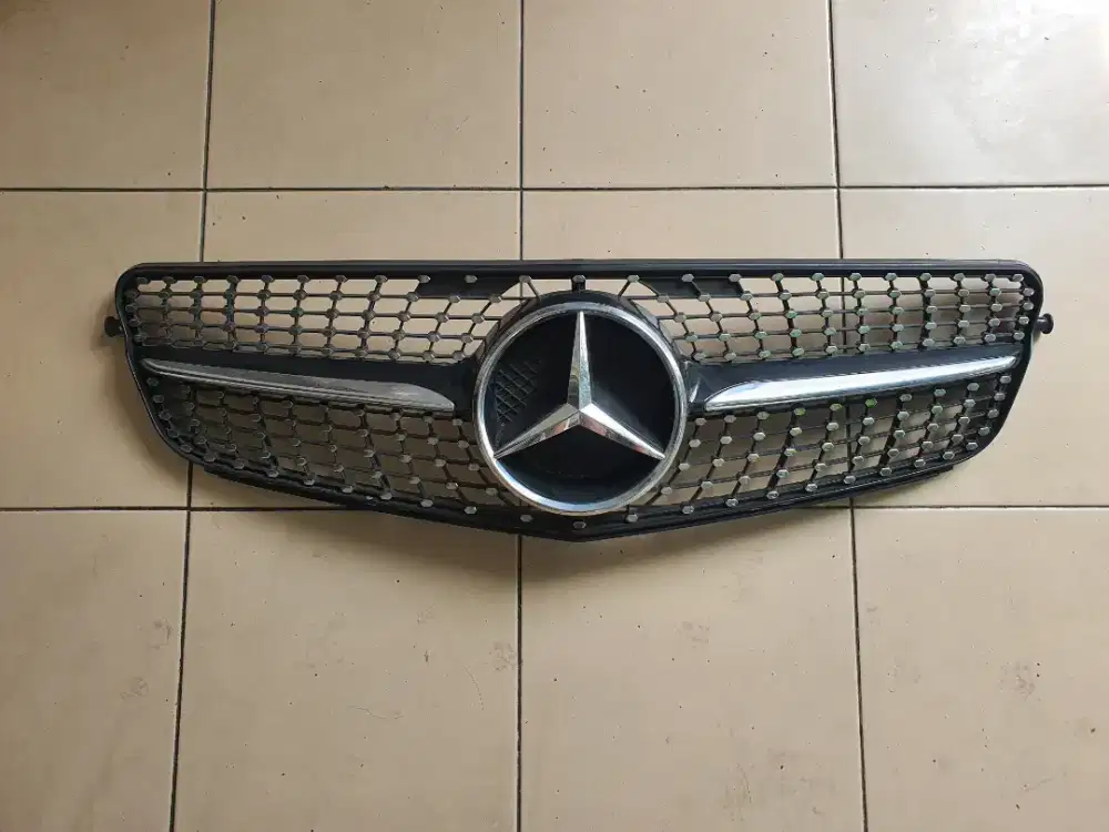 Grill Mercedes Benz W204 C200 C280 C230 C300 pre facelift 2008-2011