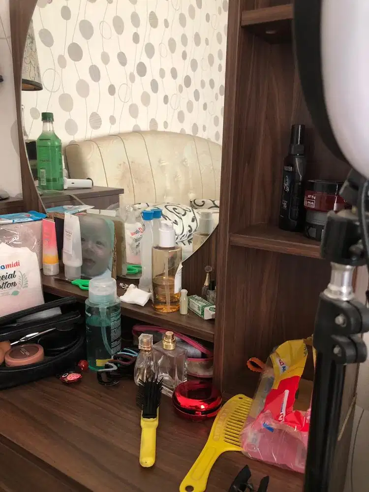 Lemari baju, tempat tidur, lmeja rias