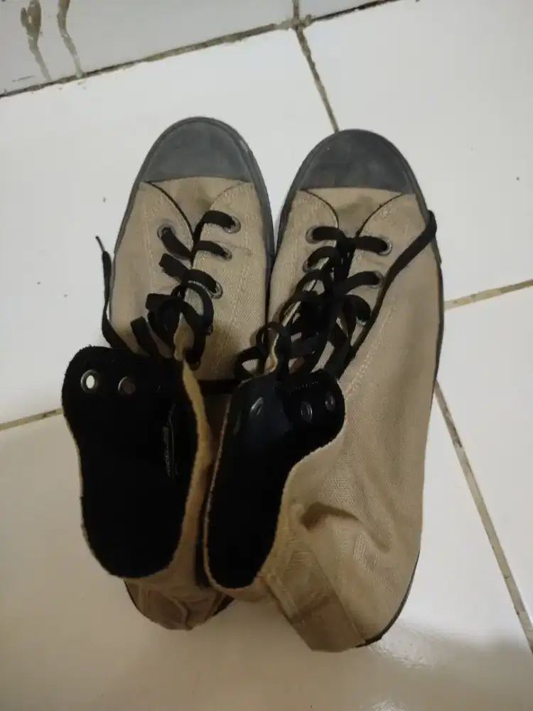 sepatu converse coklat cocok di pakai untuk pergi pergi