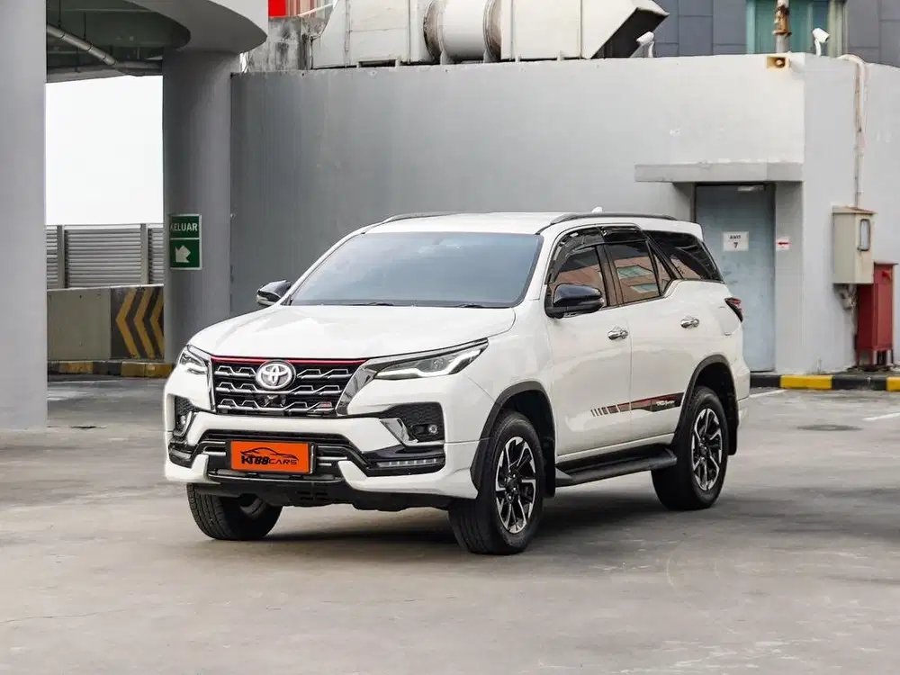 TOYOTA FORTUNER 2.4L VRZ TRD S KICK SENSOR MATIC PUTIH 2021