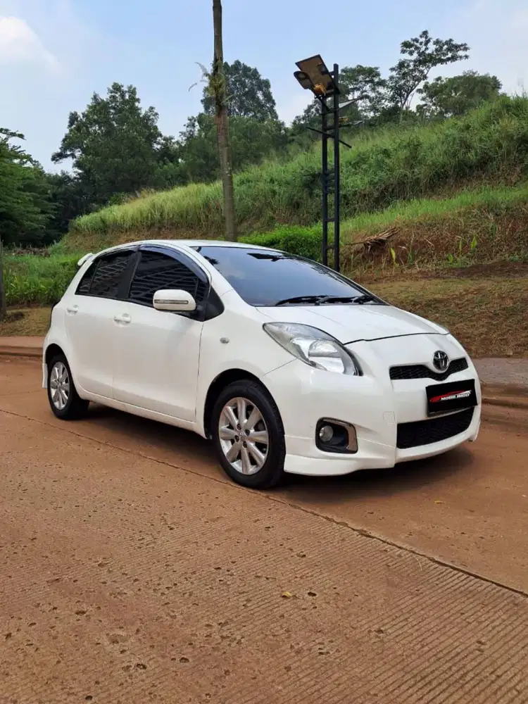 Toyota Yaris E 1.5 Matic 2013