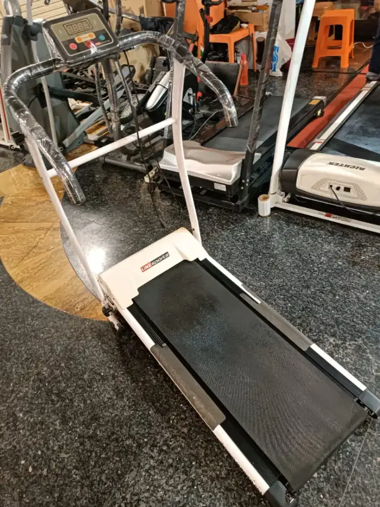 Treadmill elektrik bekas display toko