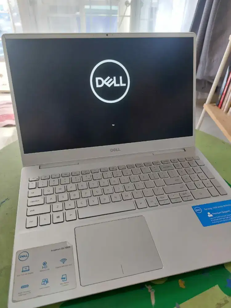 Dell Inspiron, layar 15 inch, Intel i7 gen 9