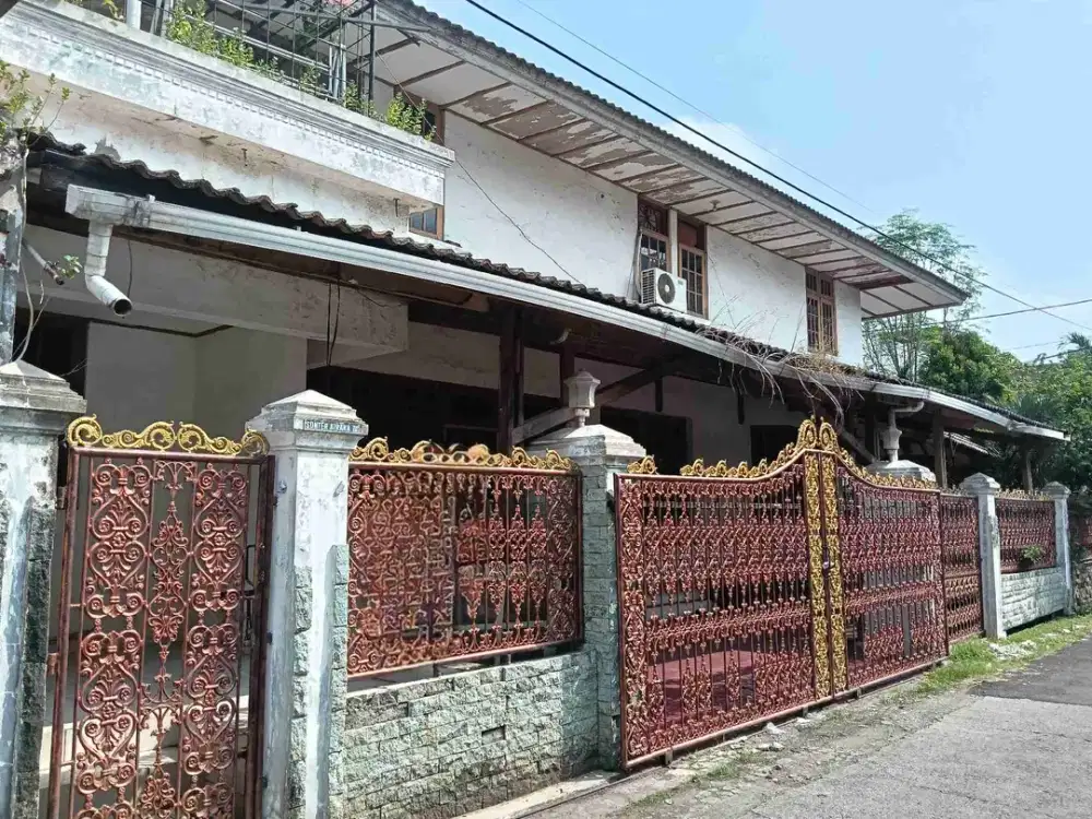 Rumah Hoek asri 2 lantai row jalan 3 mobil dijual lokasi tenang dan nyaman Sunter Jakarta Utara