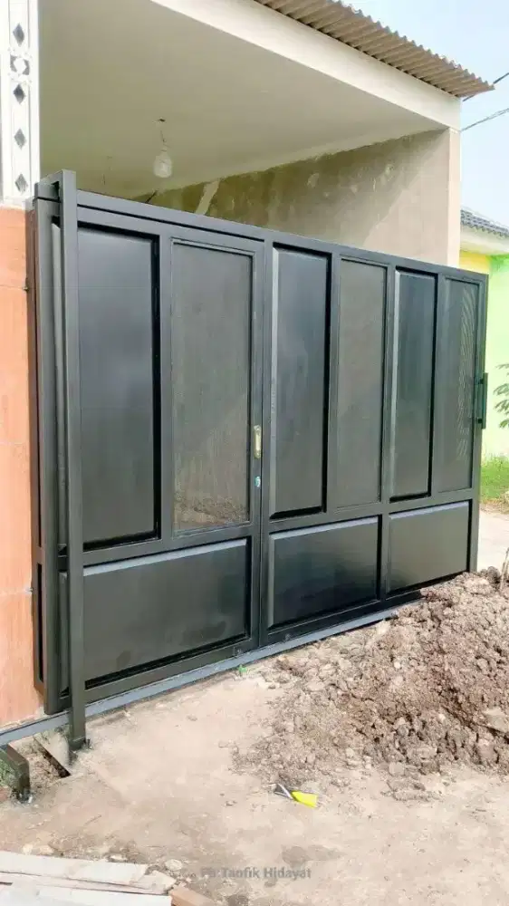 Pagar dan pintu gerbang minimalis