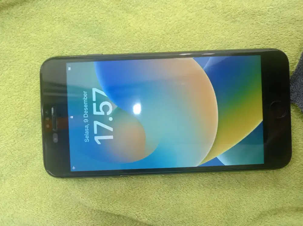 iPhone 8 plus 64 GB inter