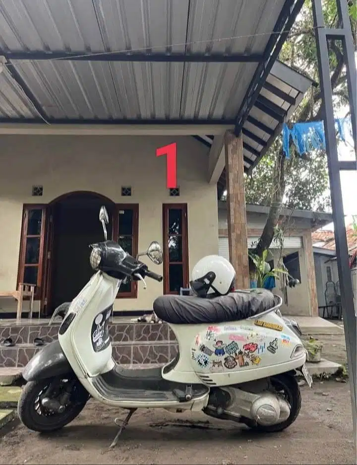 VESPA LX150 PUTIH