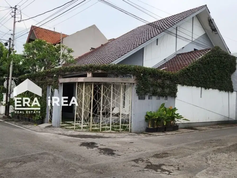DIJUAL RUMAH DI SOLO DEKAT PASAR NUSUKAN