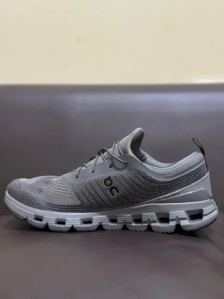 Sepatu on cloud (44) sport/running