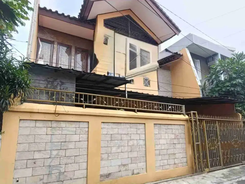 Rumah 2 lantai rapih dan terawat lingkungan tenang dijual Kota Bambu Utara Palmerah Jakarta Barat